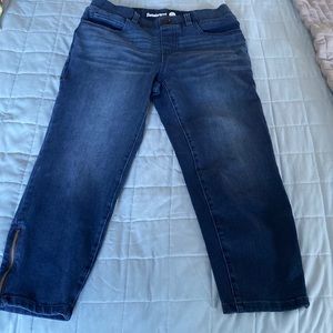 Cropped beta brand XS petite skinny jeans with fashionable zippers